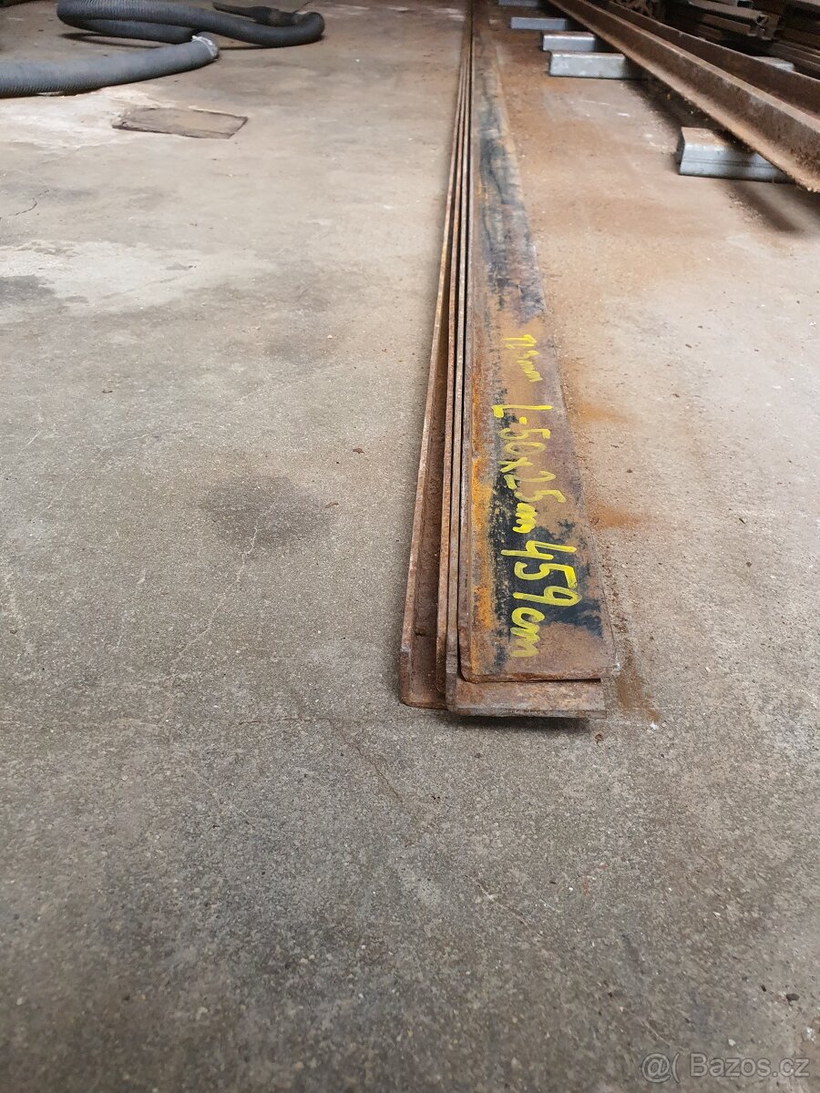 Profil L nerovnoramenný 50x25x3mm 459cm za 180,-Kč