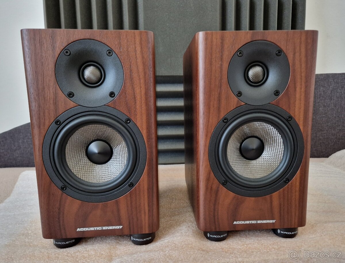 ACOUSTIC ENERGY AE500 + ISOACOUSTICS PUCK