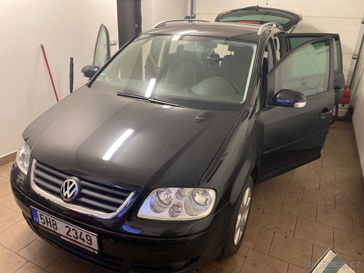 Volkswagen Touran 2.0 TDI, 6-kvalt, klimatizace, 2 sady kol