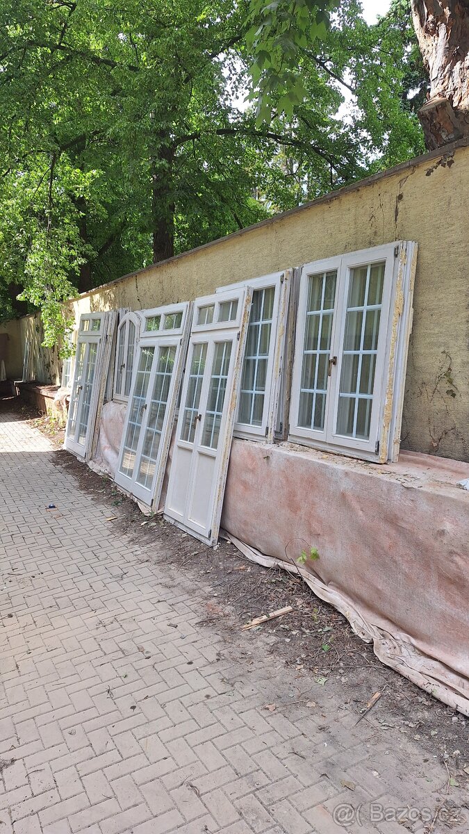 Prodej dřevěných oken a dveří s rámem