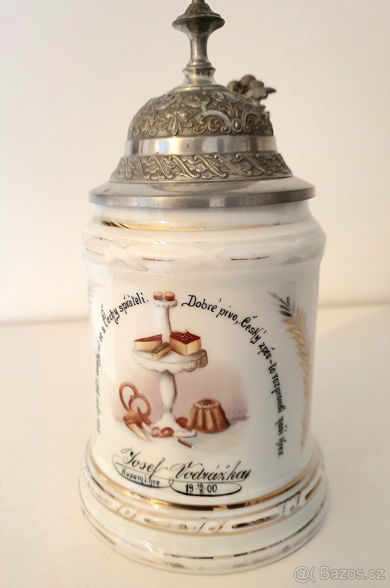 Porcelánový korbel s cínovým víčkem z roku 1900
