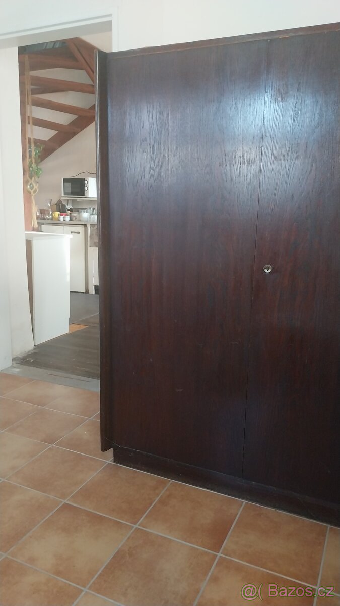 Skříň