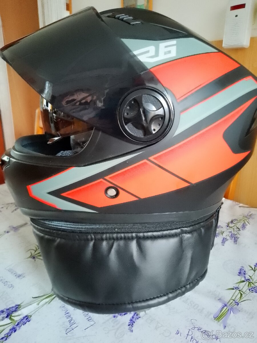 Helmu na motorku