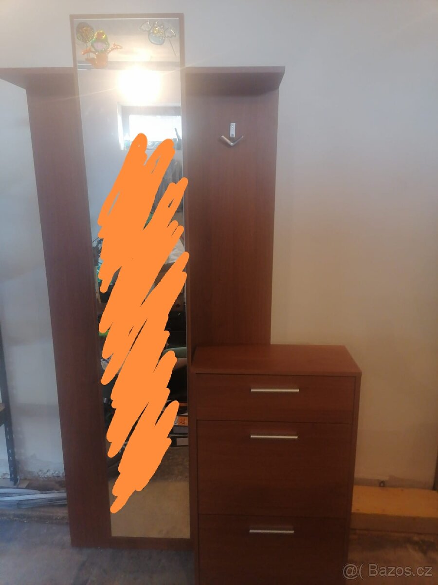 Skříň do předsíně