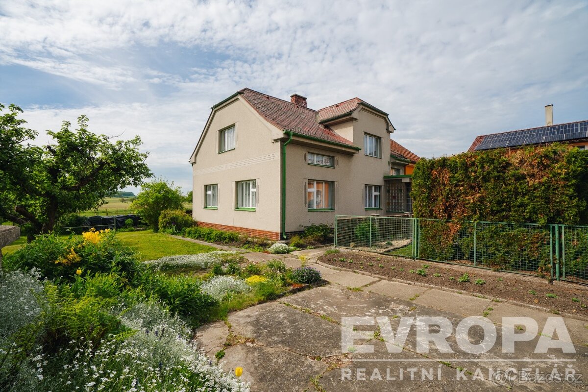 Prodej rodinného domu 7+1 v obci Nový Přím