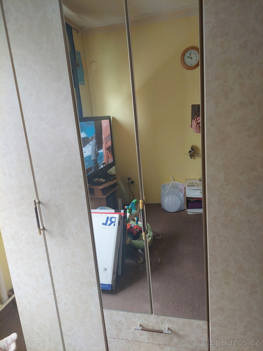 Skříň