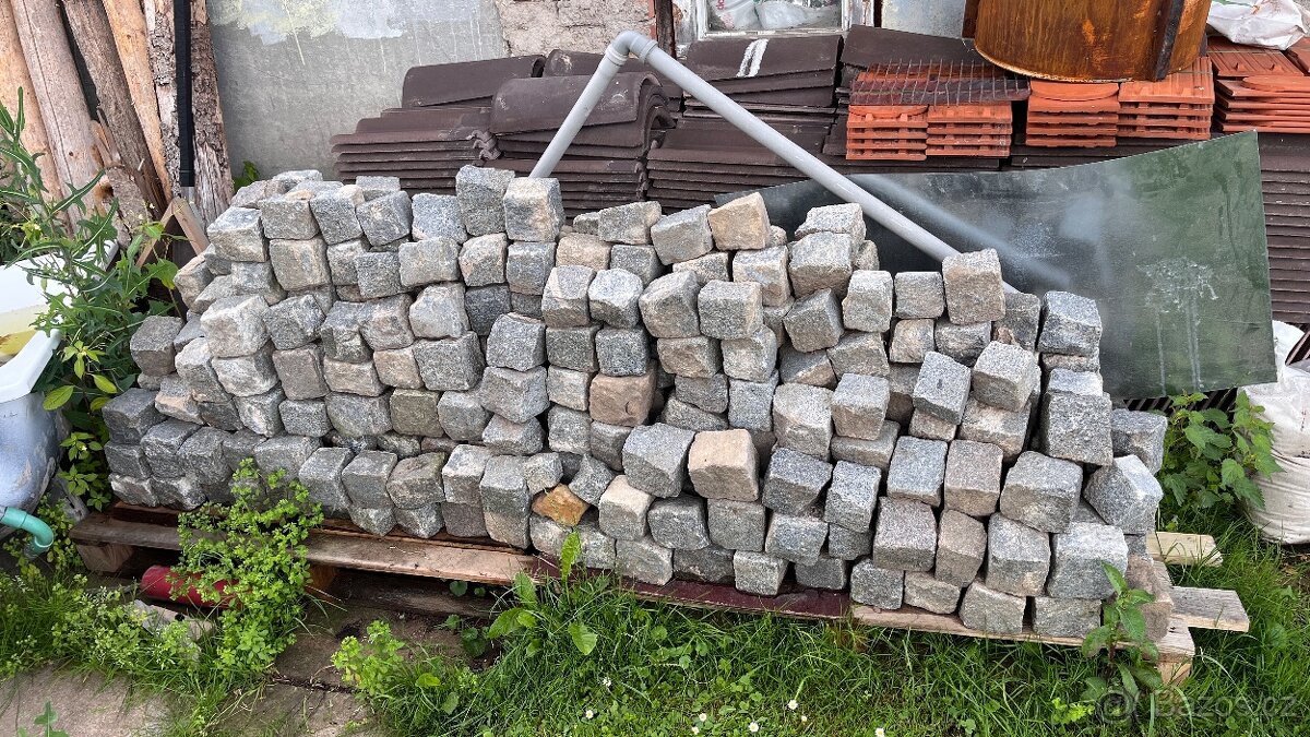 zámková dlažba, tašky, zatravňovačky aj.