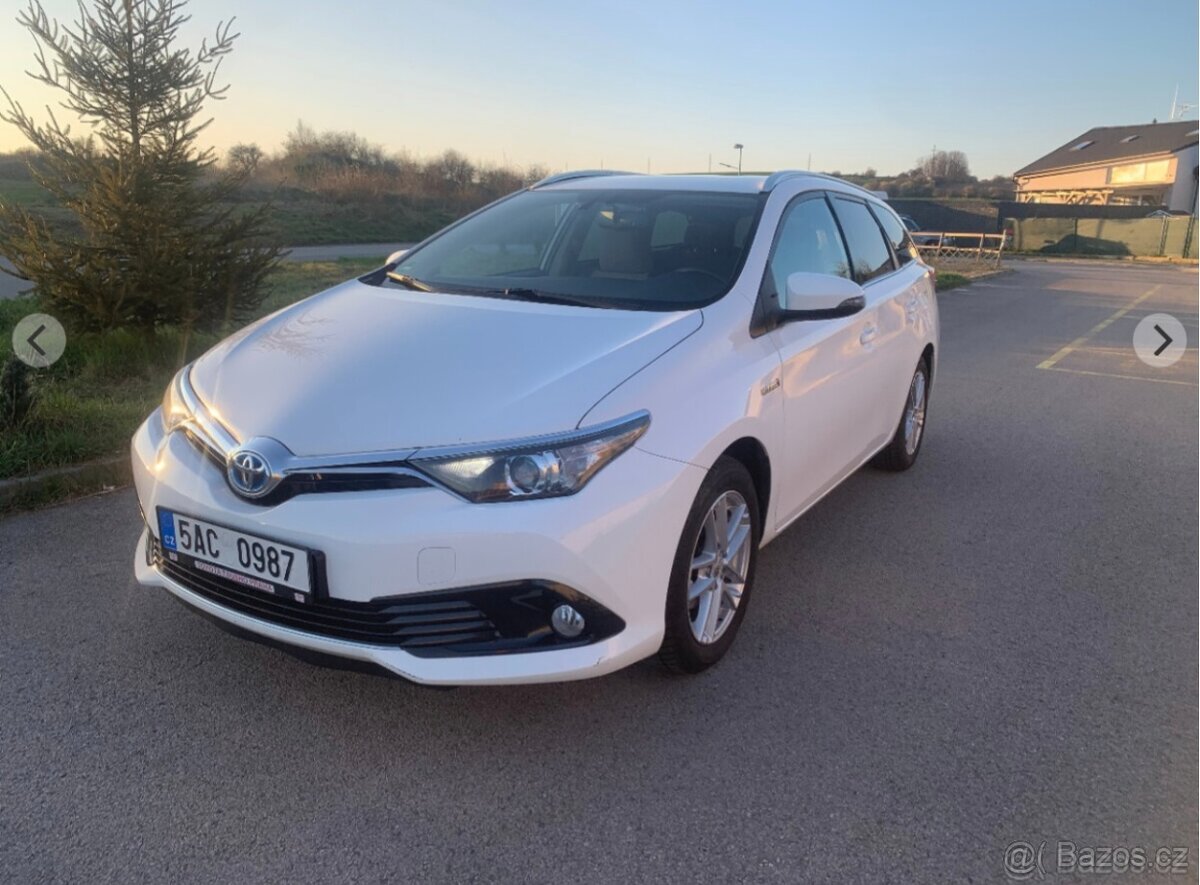 toyota auris hybrid