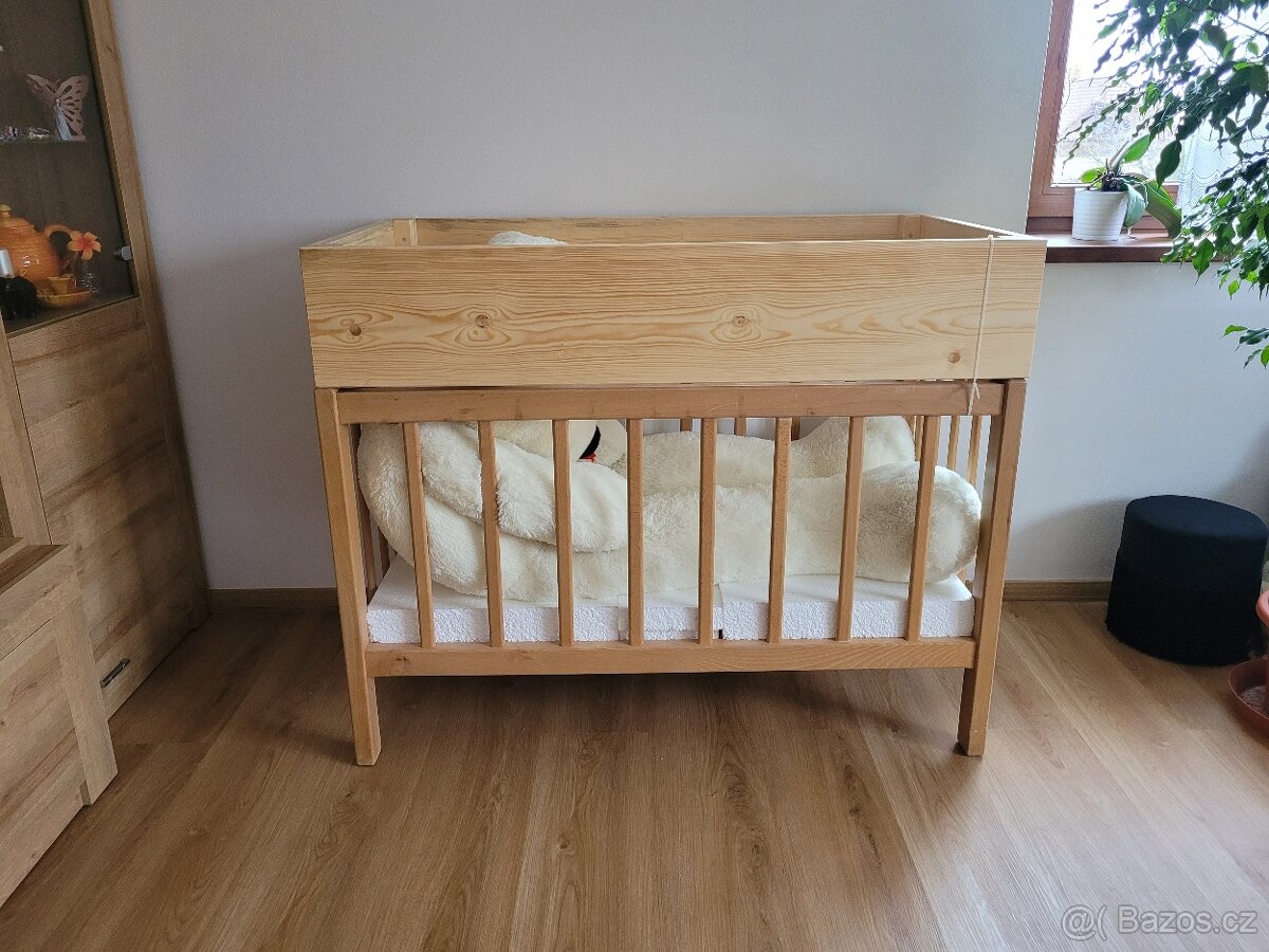 Dětská postýlka z masivu