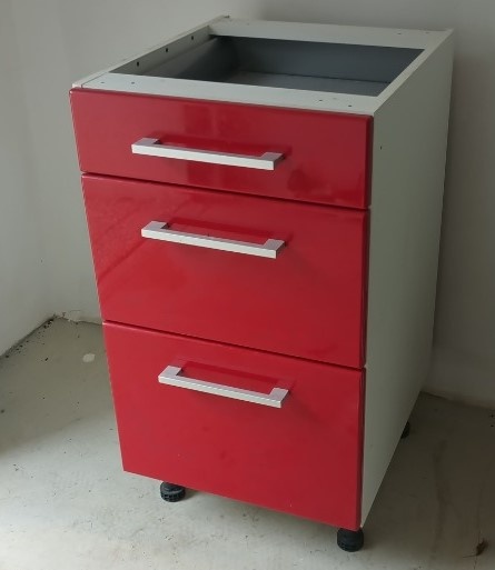 ŠUPLÍKY ŠÍŘKA 45 CM - ČERVENÁ BARVA LESK
