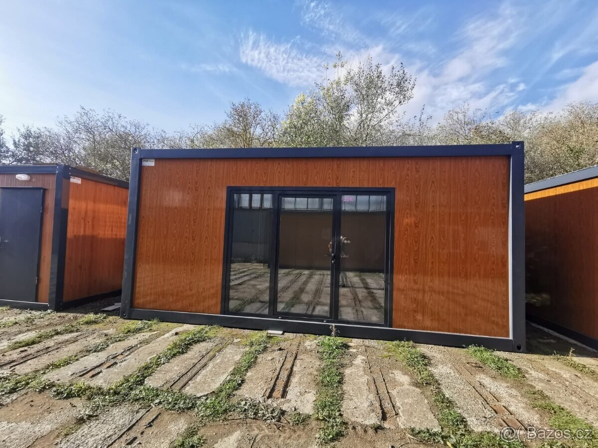 Obytný kontejner PMP o rozměru 3 x 6 m s francouz.dveřmi