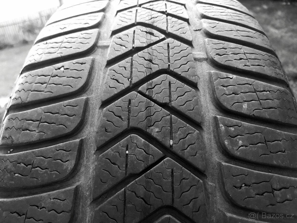 2ks zimních pneu 225/50 R17 Pirelli
