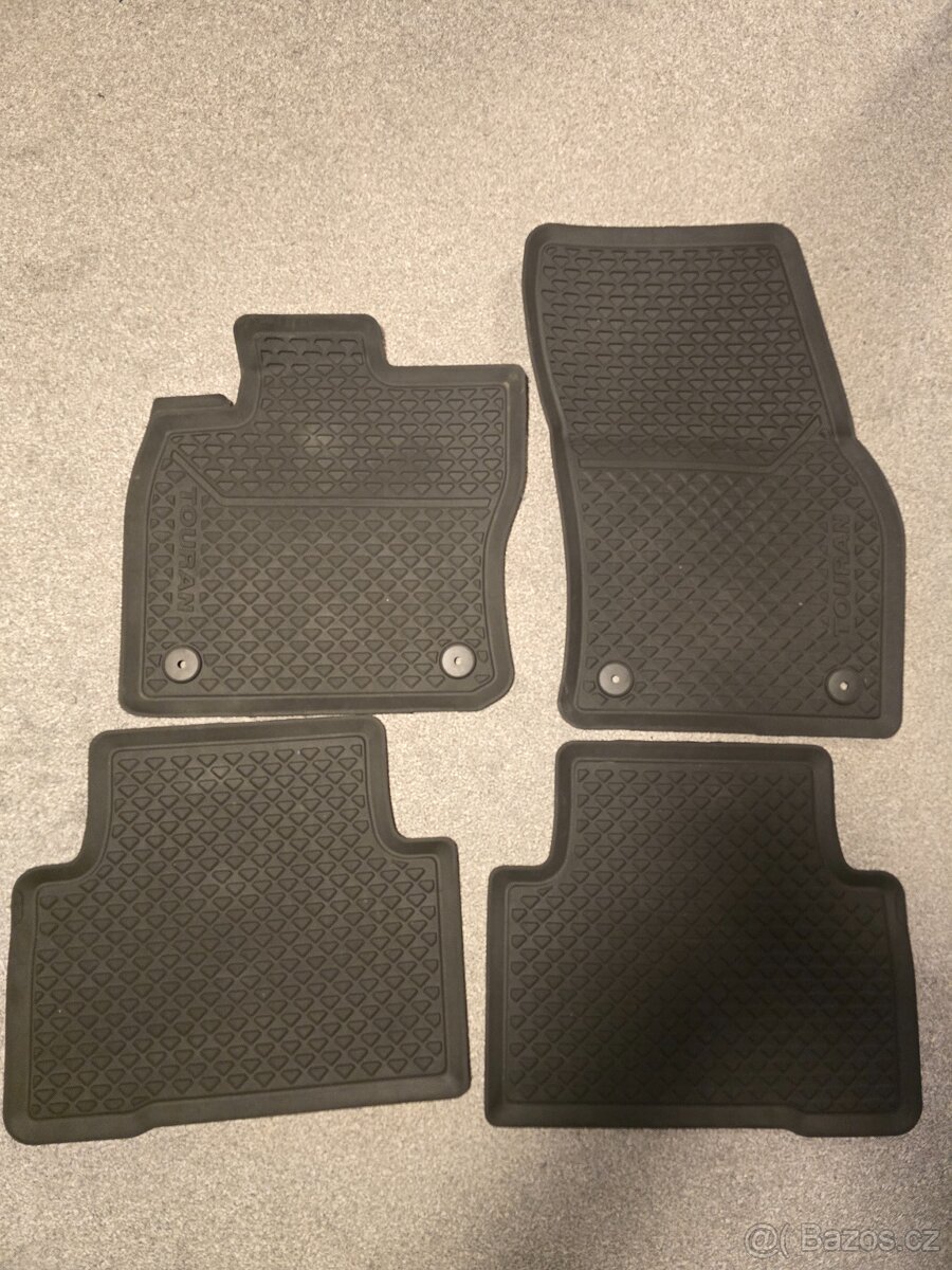 Volkswagen Touran 1T5 gumové rohože 5QB061500 82V