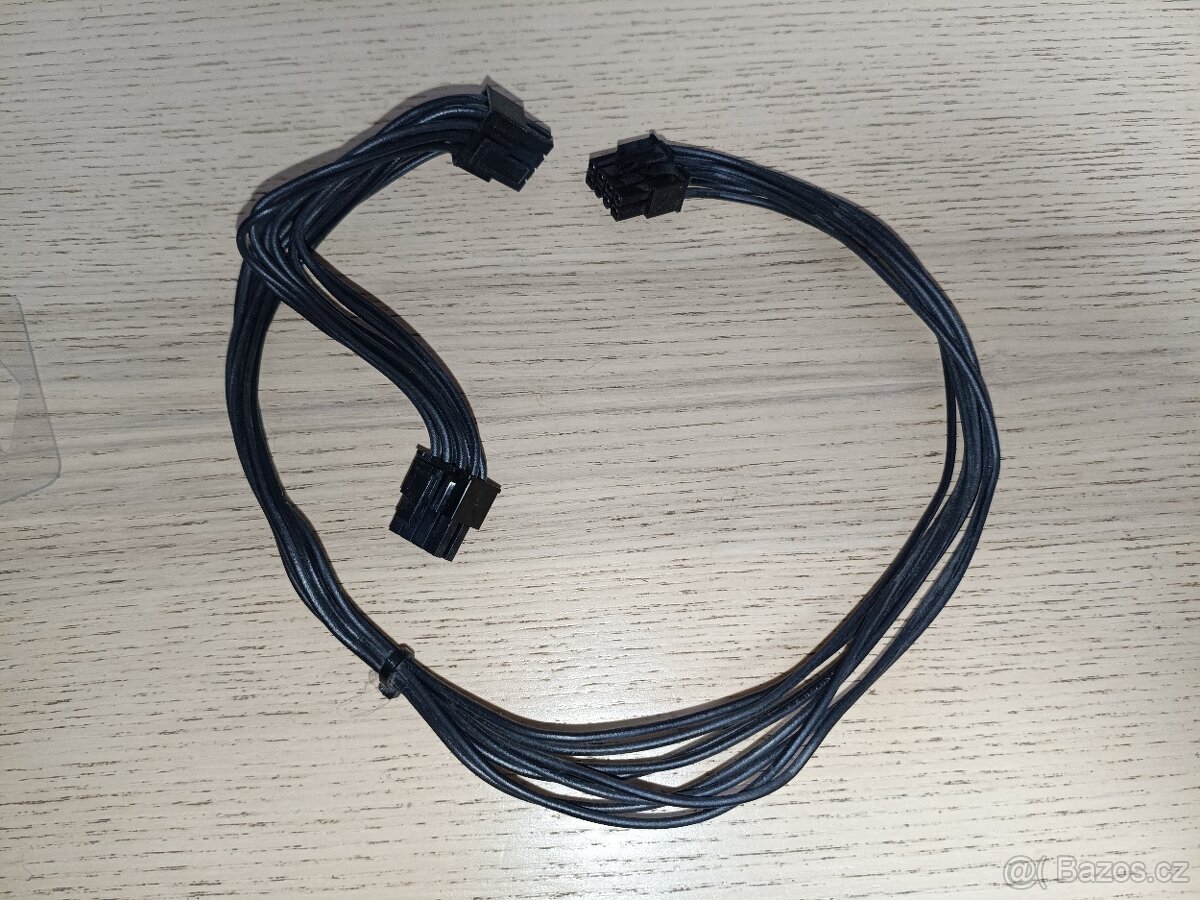 Rozdvojka PCIe 8pin na 2x8pin (Corsair)