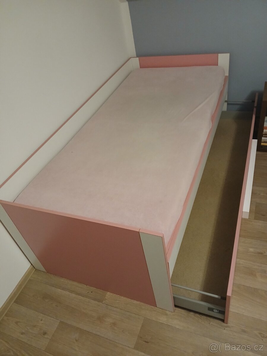 Postel pro dívky