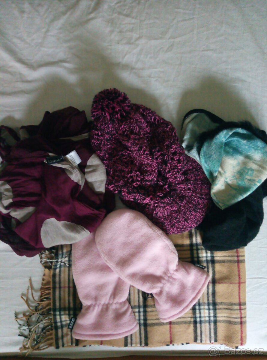 Dívčí čepice BRUNO BANANI,šála,palčáky,2 šátky