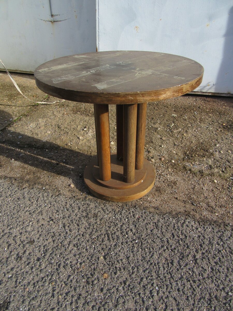 Nabízím zajimavý designový stolek Art-Deco. Dubová dyha. Pů