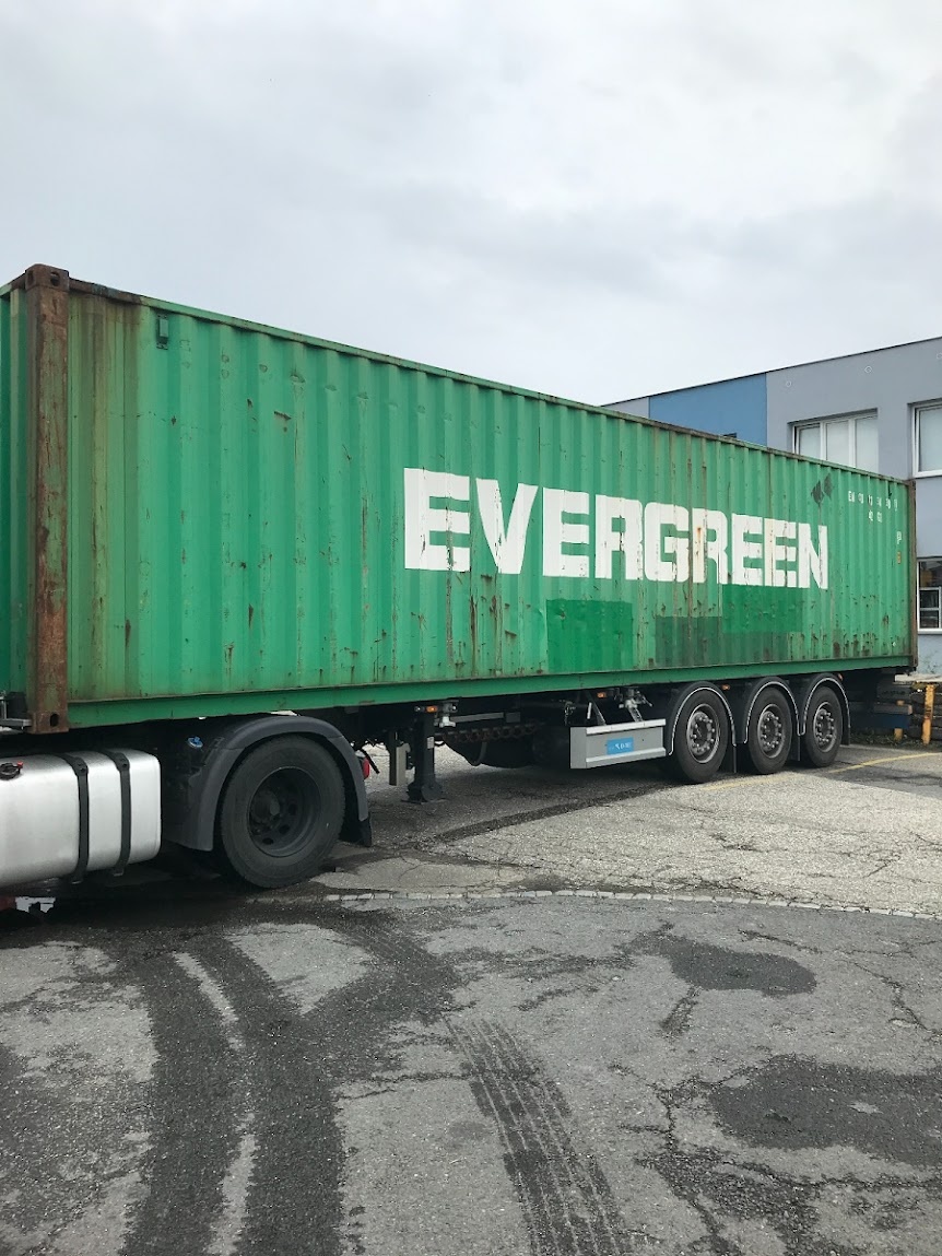 Na prodej lodní kontejner 40HC - ideální sklad - s přepravou