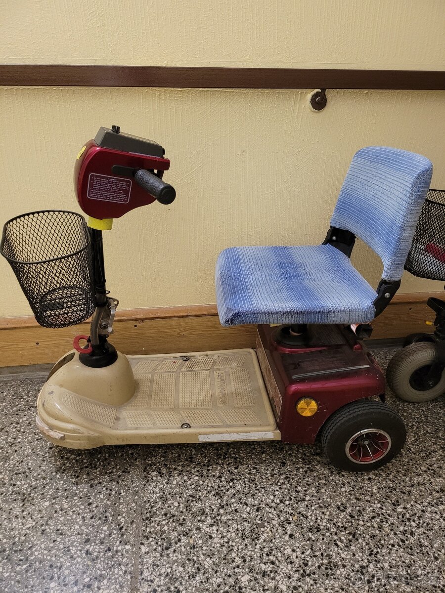 Elektricka motorka pro seniory.