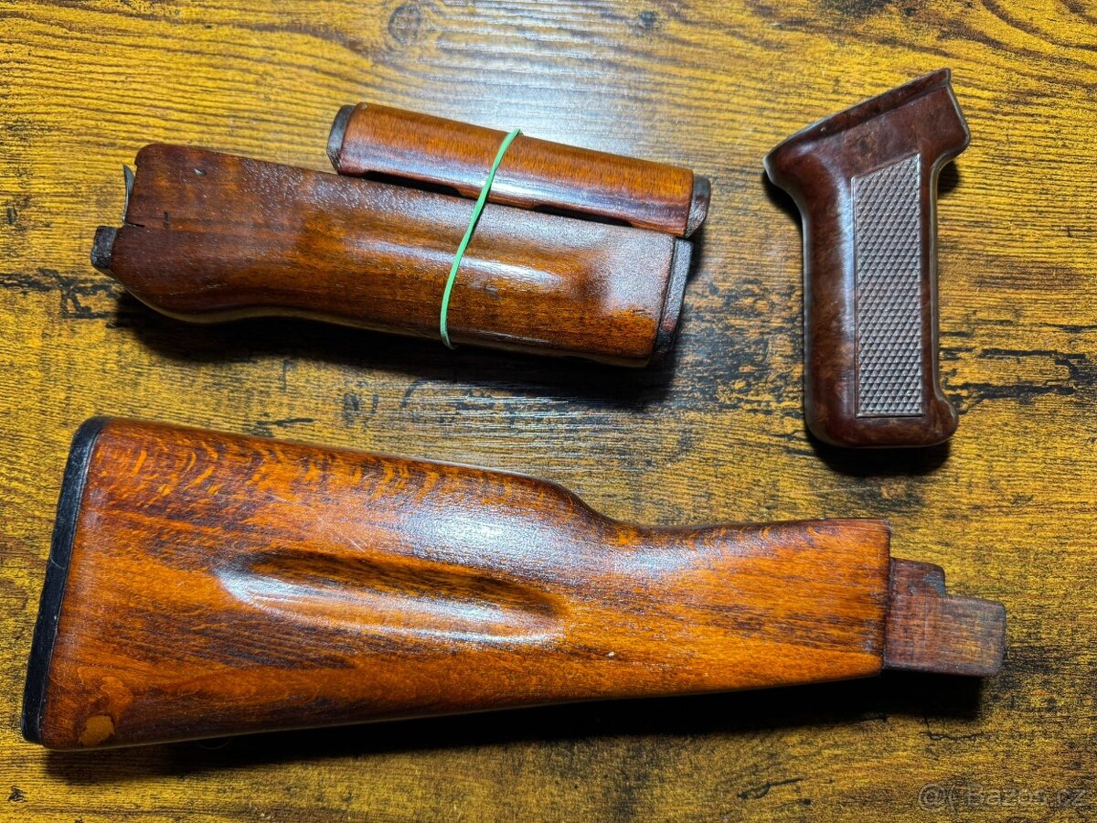 AK74 pažbení dřevo
