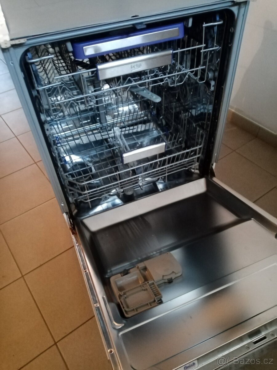 Vestavná myčka Beko