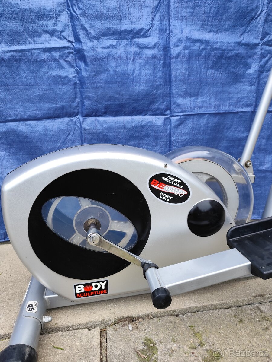 Eliptický trenažér -orbitrek