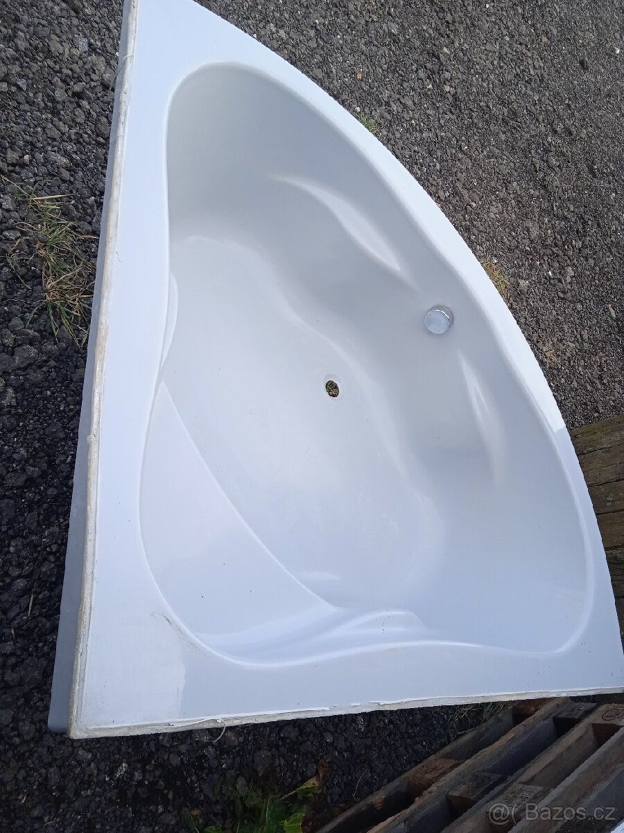 Rohová vana 135x135