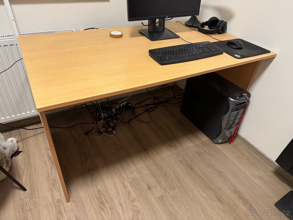 Prodám kancelářský stůl