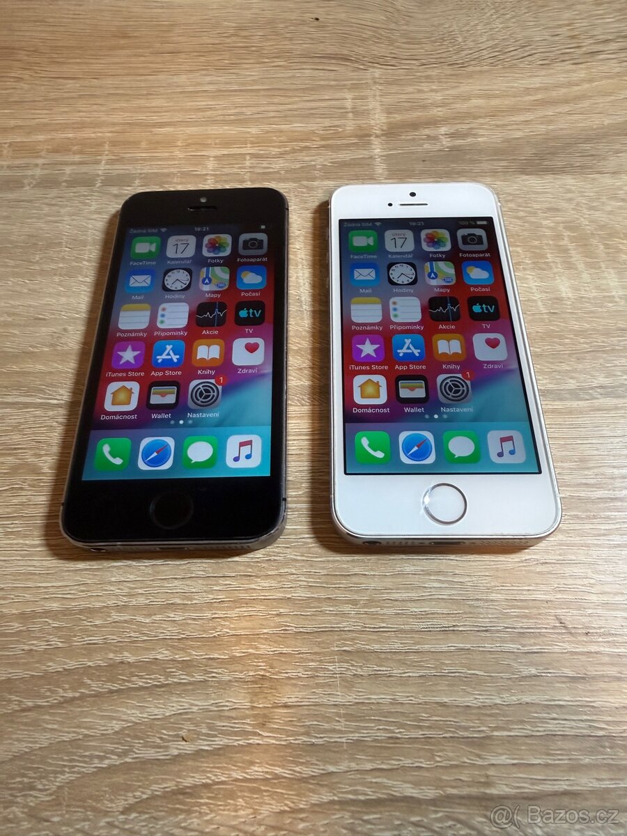 Prodám 2× iPhone 5s 32 GB (bílý + černý)