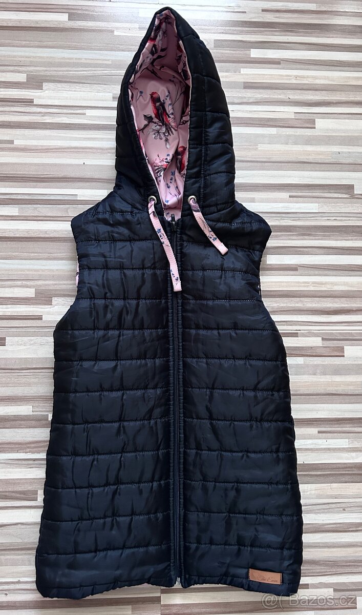 Černá vesta The Emm