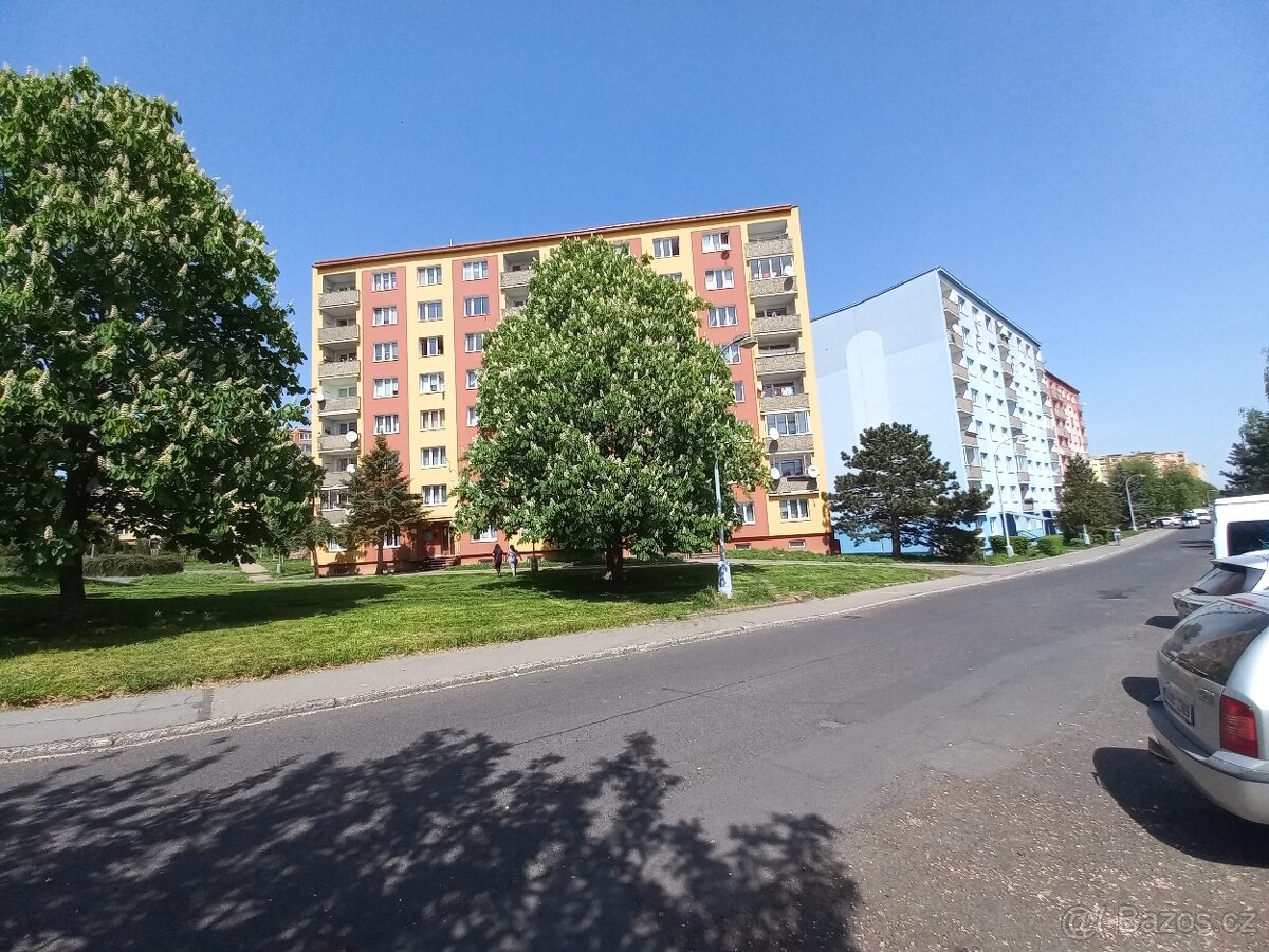 Pronájem bytu 2+1 s balkonem na  Kamenné, Chomutov