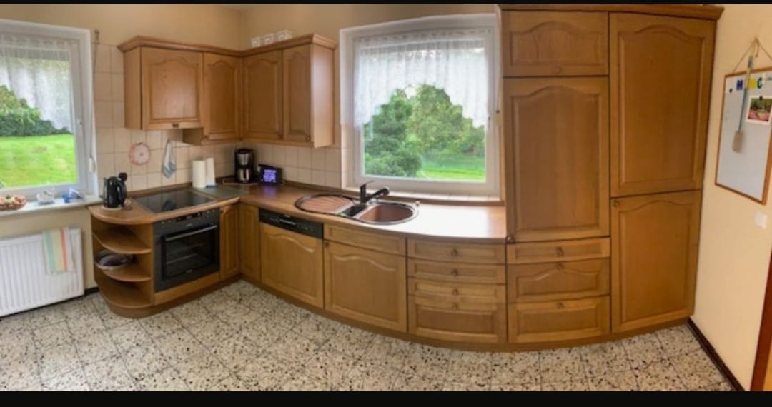 Landhaus kuchyň masiv se všemi spotřebiči z Alp