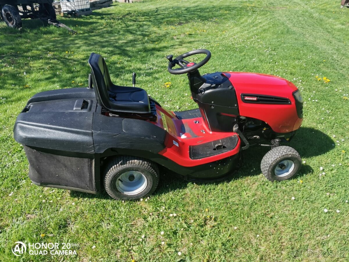 Zahradní traktor johnsered