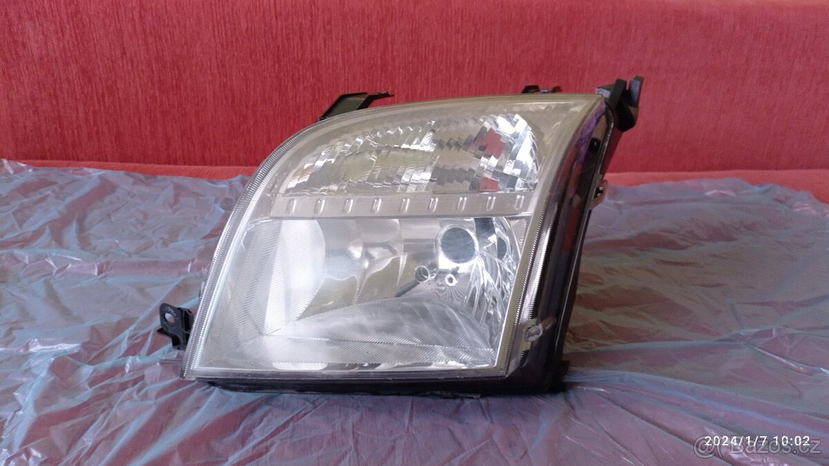 Prodám reflektor Ford Fusion