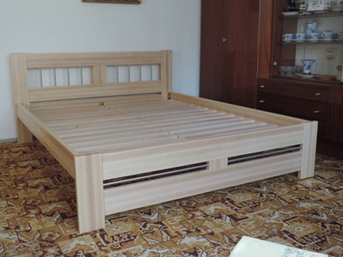 BUKOVÁ POSTEL S ROŠTEM