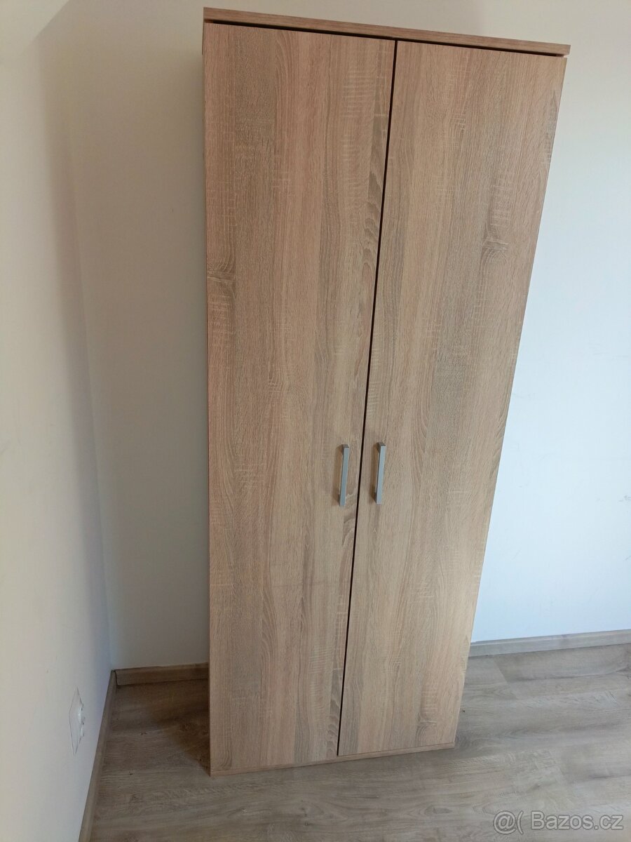 Šatní skříň