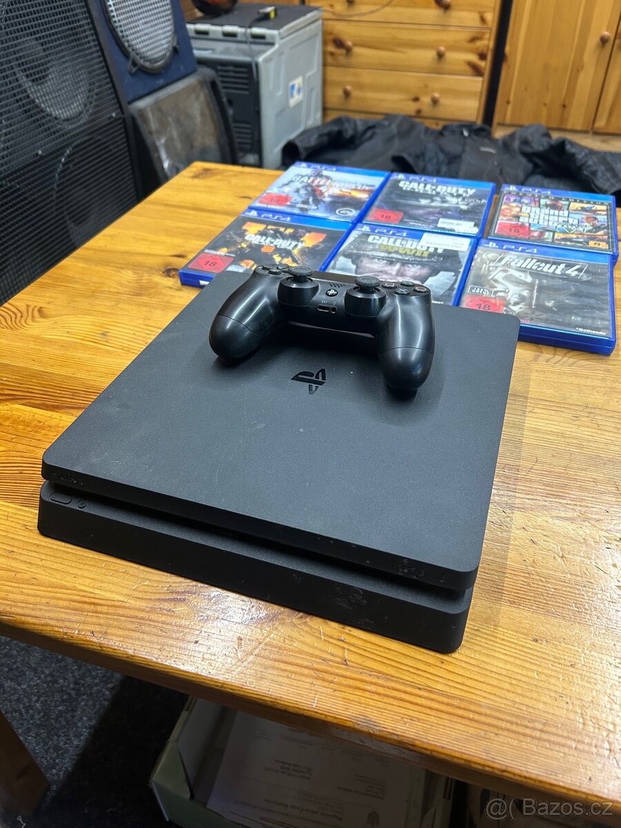 Playstation 4 + controller a 6 her