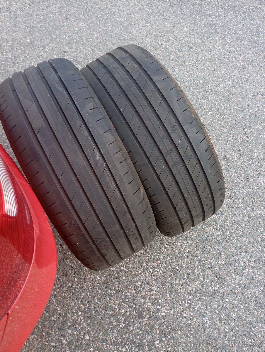 235/40/19