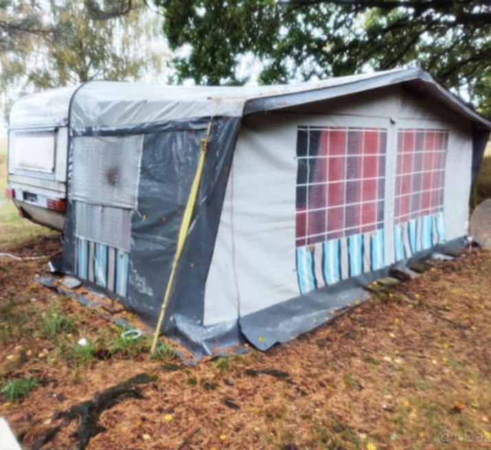 Karavan Hobby 520 + uzavíratelný předstan