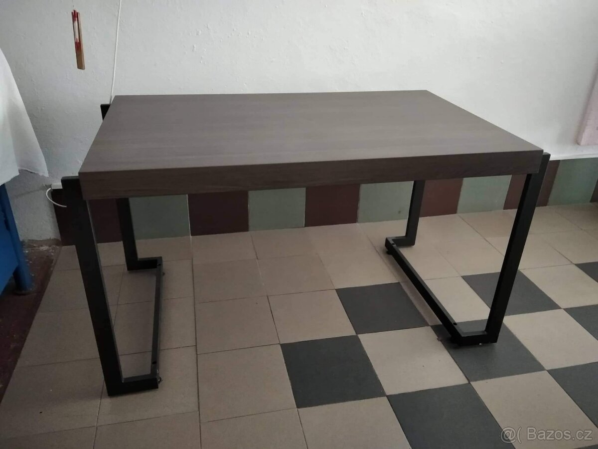 Stůl