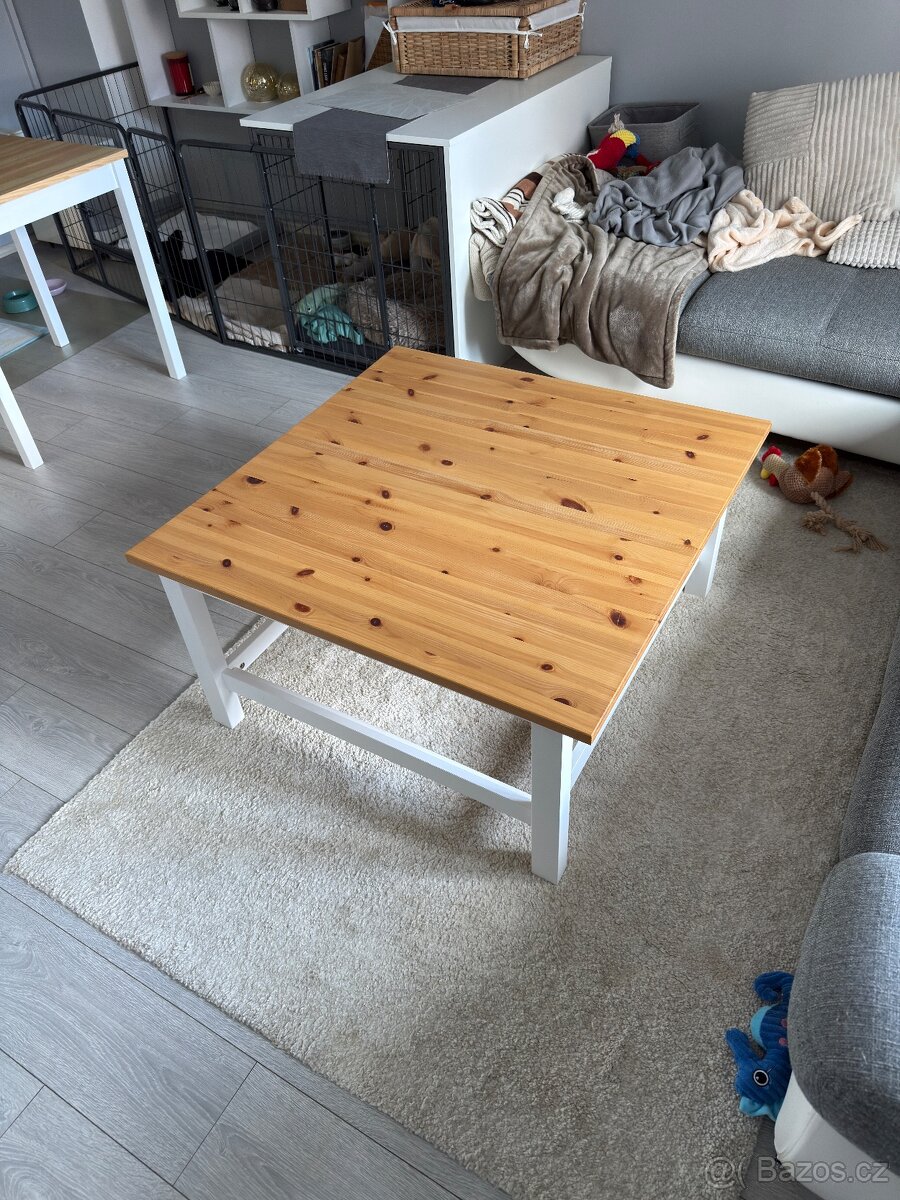 konferencni stolek HEMNES