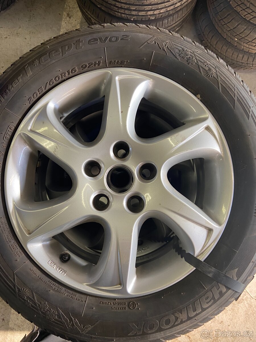 Zimní pneu Hankook 205/60 R16