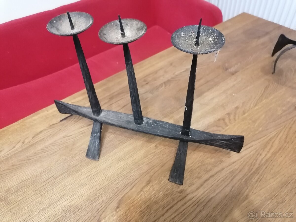 kovaný svícny