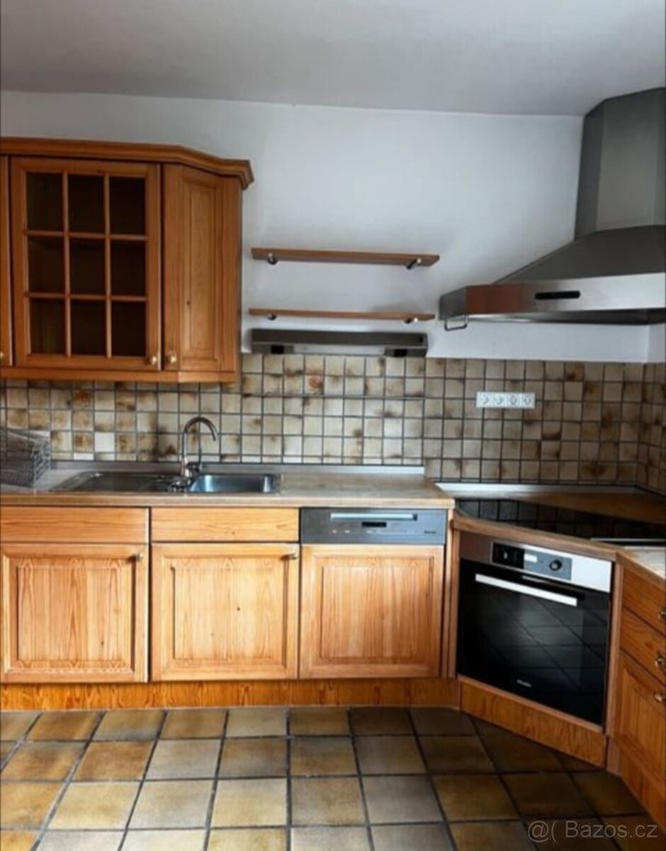 Kuchyňská linka z masivu se spotřebiči, 5267