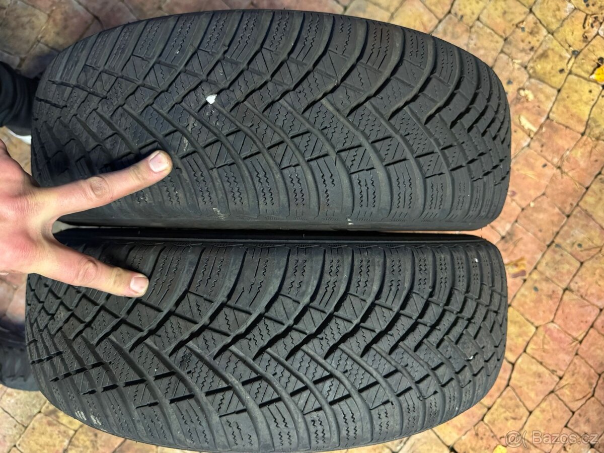185/60/15 dvě zimní pneu Hankook