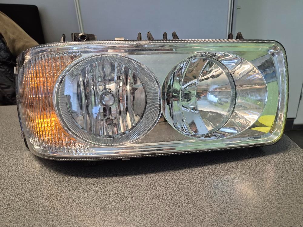 Světlomet na DAF XF 95