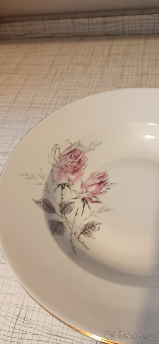 Hluboké talíře s růžičkou