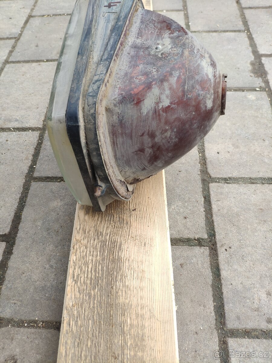 Přední světlo Škoda 120 L (4/5)