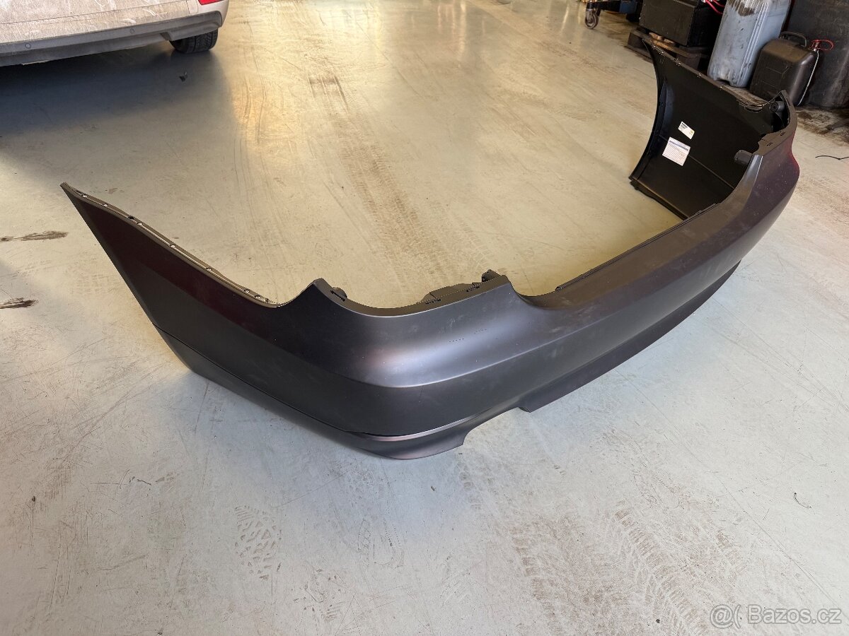 Zadní nárazník BMW E60 nový