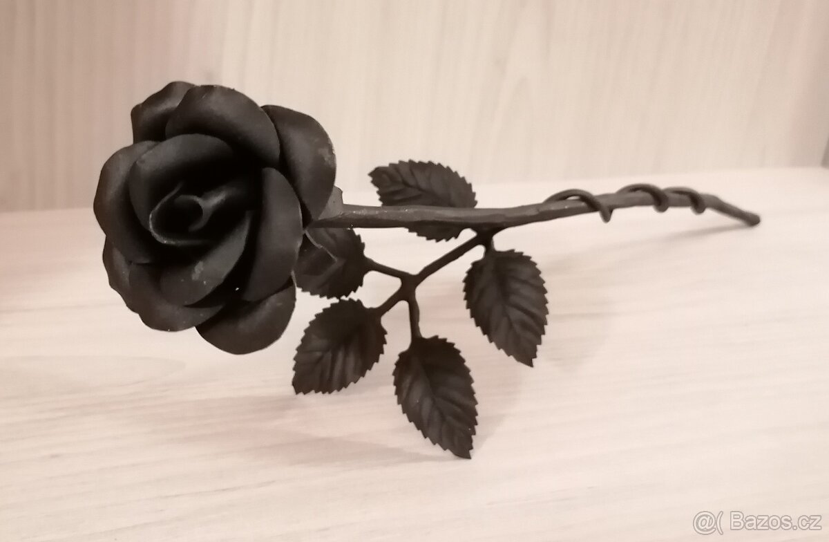 Kovaná růže k Valentýnu